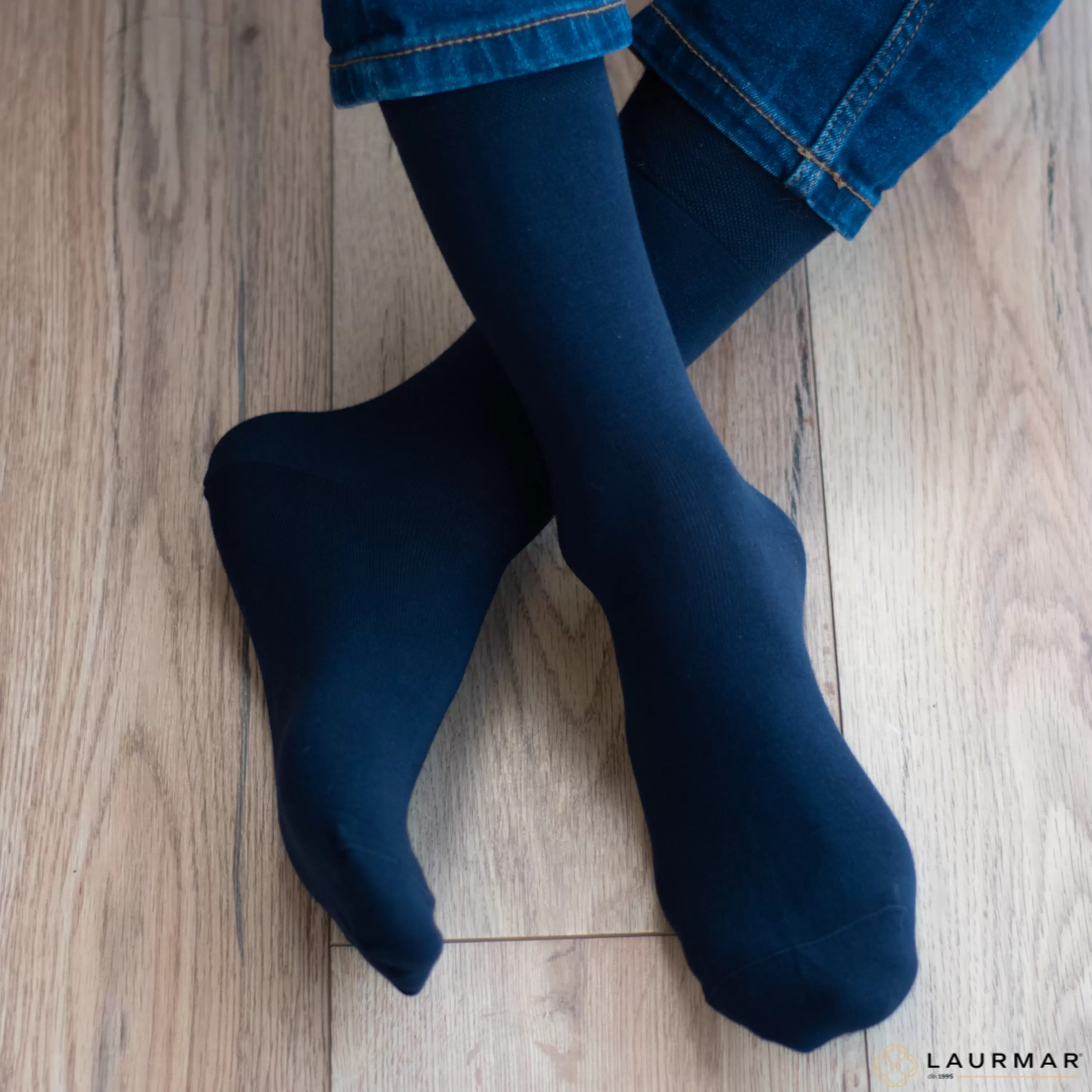 1082.sosete-lungi-barbati-blue-negru.jpg