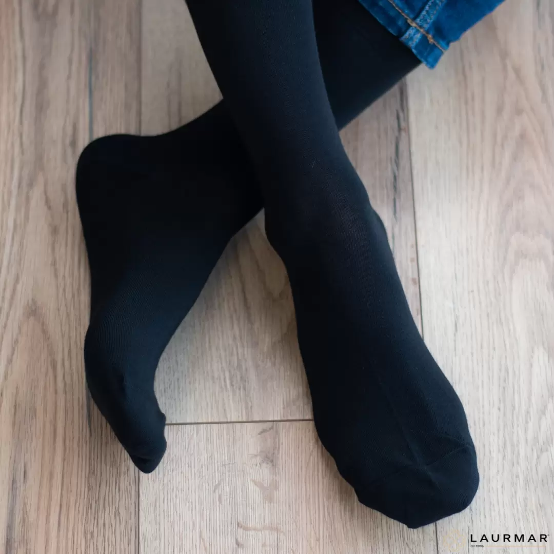 1083.sosete-lungi-barbati-blue-negru.jpg